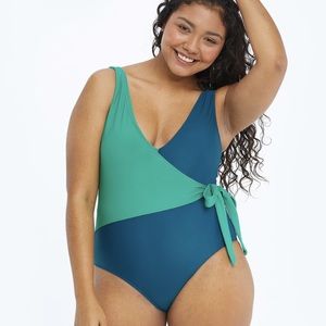 Brand new Summersalt “The Perfect Wrap” in 12